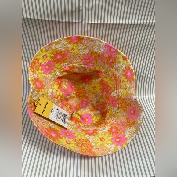 Kids' Reversible Bucket Hat - Picture 6 of 8